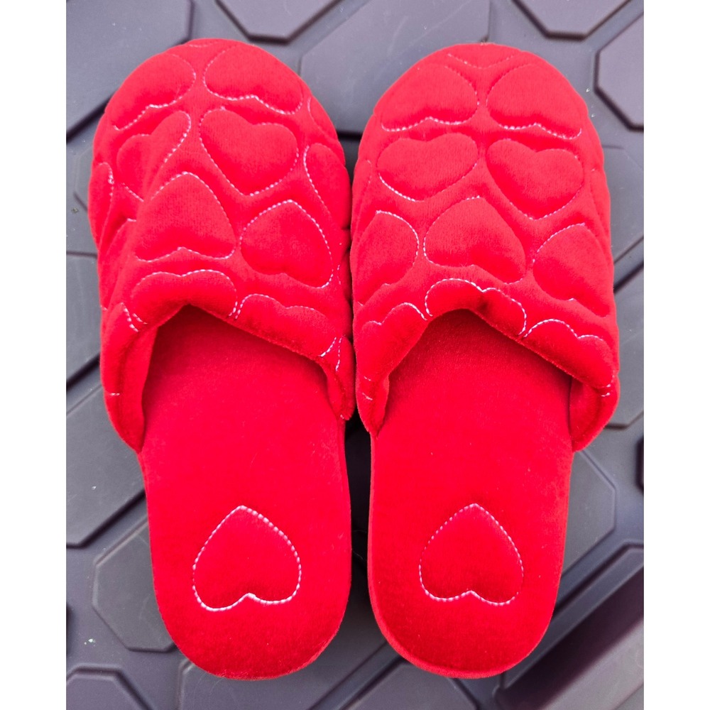 Red Quilted Heart Slippers Womens Medium 7-8 Slip On House Shoes Cozy - Picture 1 of 2